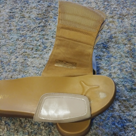 Vionic Roni Suede Ruffle Slide Sandal Size… - Picture 5 of 5